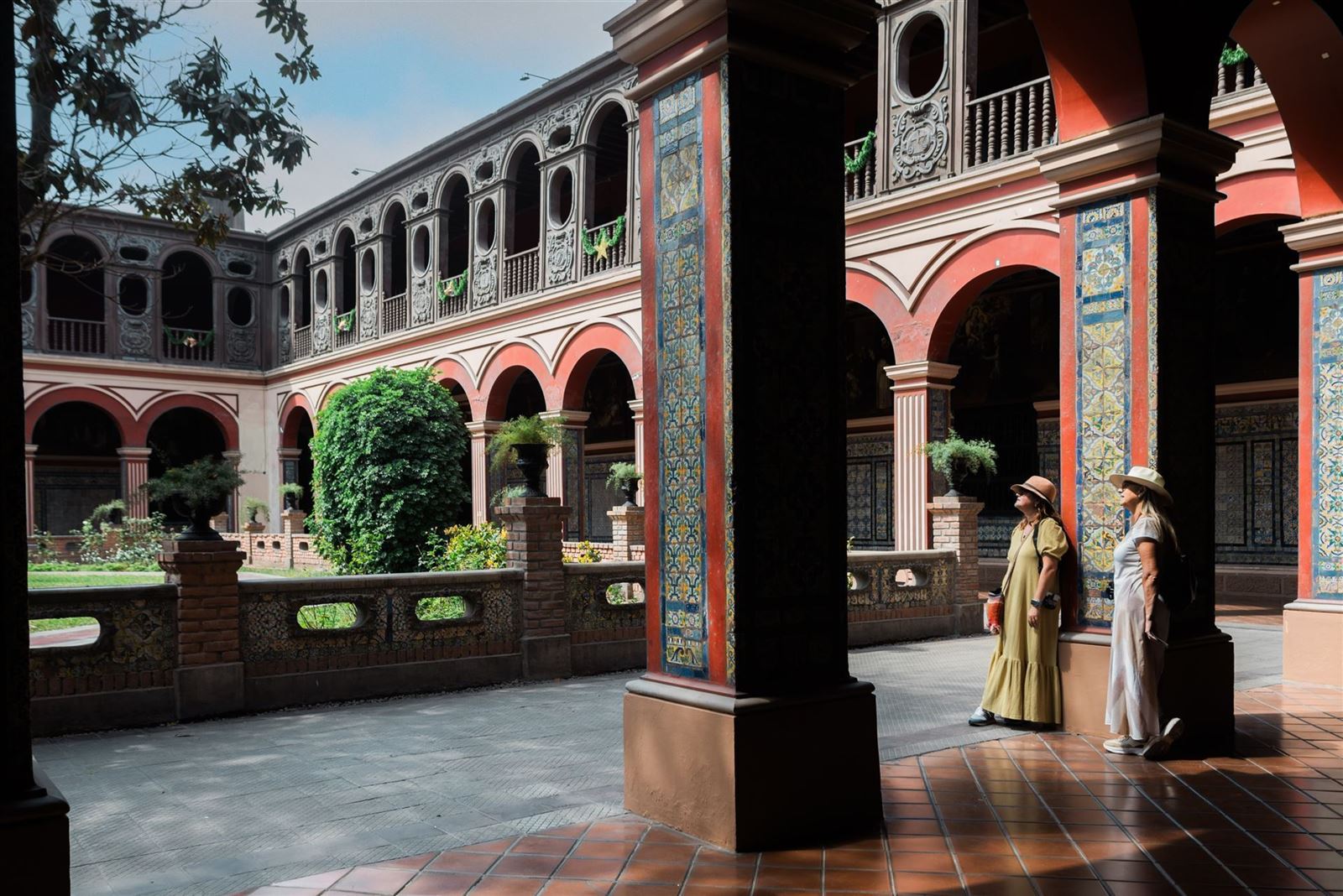 Innenhof mit Touristen